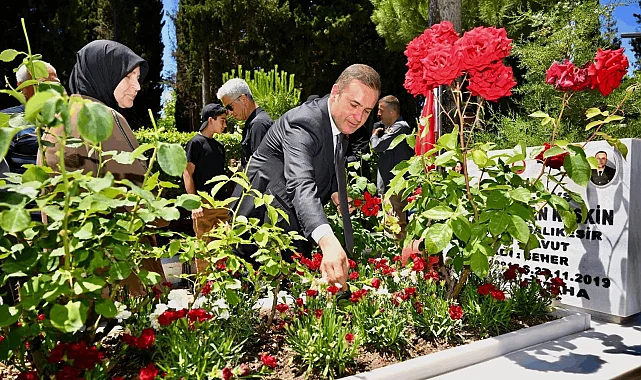 Balıkesir'de Başkan Ahmet Akın şehitleri unutmadı