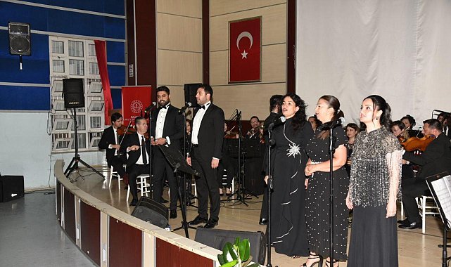 Balıkesirli öğretmenlerin kurduğu Maarif Orkestrası'ndan muhteşem konser