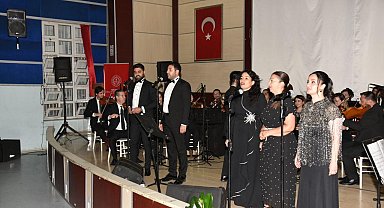 Balıkesirli öğretmenlerin kurduğu Maarif Orkestrası'ndan muhteşem konser