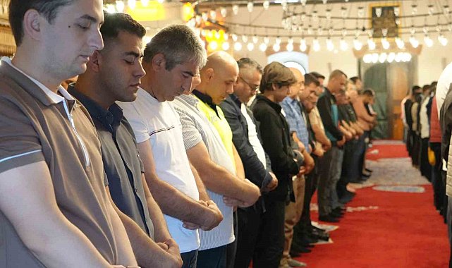 Balıkesirliler, Zağnos Paşa Cami'nde bayramlaştı