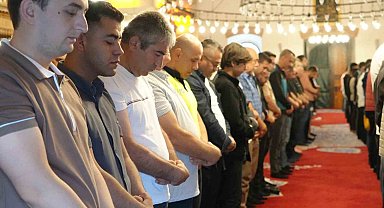 Balıkesirliler, Zağnos Paşa Cami'nde bayramlaştı