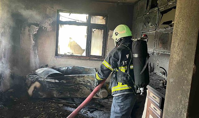 Balkonda başlayan yangın mutfağı kül etti