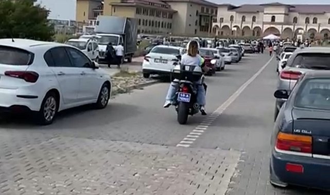 Bandırma'da polis zamana karşı yarıştı, geç kalan öğrenci son anda sınava yetişti