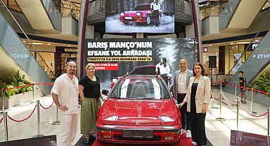 Barış Manço'nun kırmızı spor otomobili ziyaretçileriyle buluştu