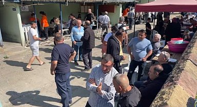 Bartın'da kurbanlar dualarla kesildi