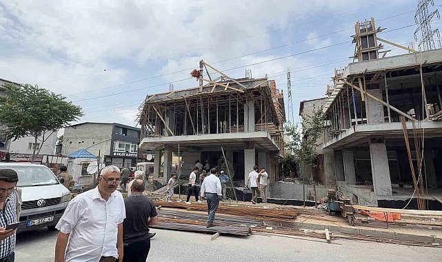 Başakşehir'de bir inşaatın duvarı, işçinin üzerine devrildi