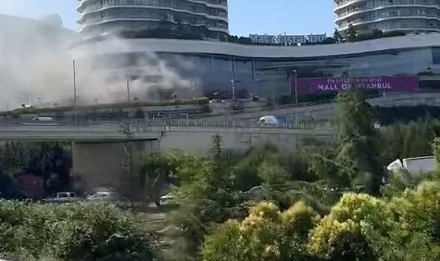 Başakşehir'de bulunan Mall Of İstanbul alışveriş merkezinin mal kabul bölümünde yangın çıktı. Olay yerine çok sayıda itfaiye ekibi sevk edildi. İtfaiyenin yangına müdahalesi sürüyor.