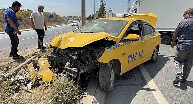 Başakşehir'de kontrolden çıkan taksi refüje çıktı: 1 yaralı