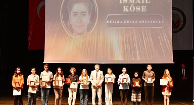 Başarılı öğrencilere 'Eğitim Başarı Ödülleri' takdim edildi