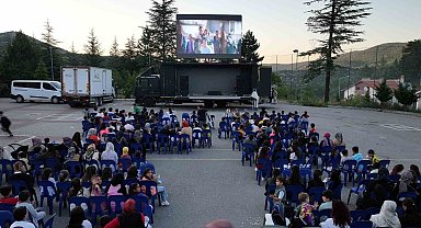 Başkan Altay: "Merkeze uzak 101 mahallede sosyal hayata katkı için sinema günleri düzenliyoruz"