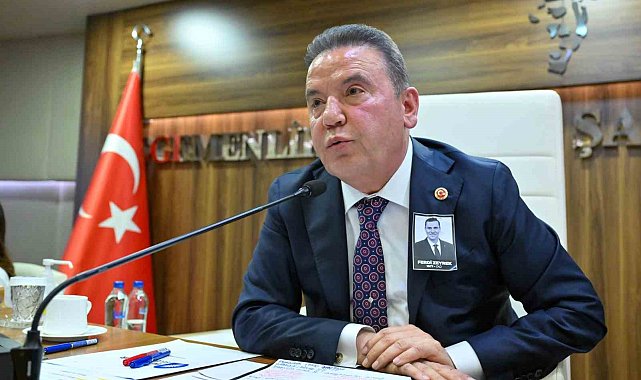 Başkan Böcek, Türkiye'nin en başarılı ikinci belediye başkanı seçildi