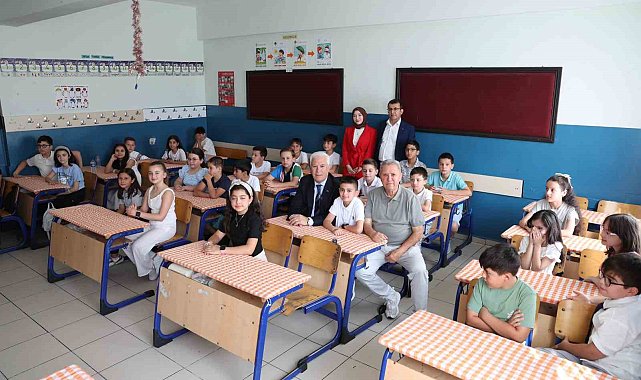 Başkan Bozbey, öğrencilerin karne sevincine ortak oldu