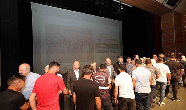Başkan Büyükgöz, belediye personeliyle bayramlaştı