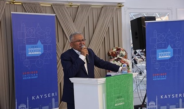 Başkan Büyükkılıç, Kayseri'deki uluslararası öğrencilerle buluştu