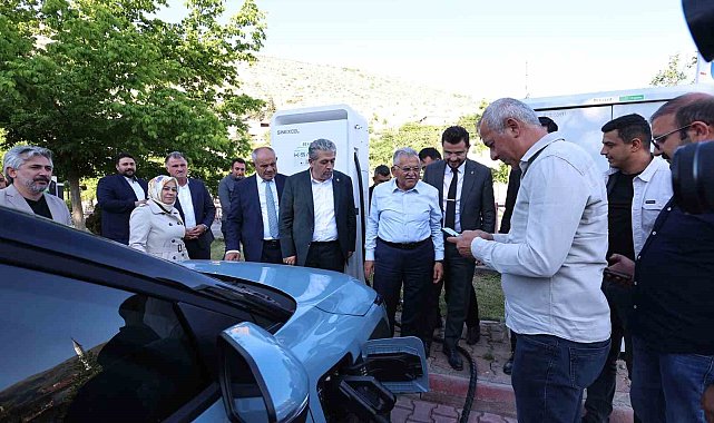 Başkan Büyükkılıç'tan Yahyalı'ya temiz enerji yatırımı: K-Şarj elektrikli araç şarj istasyonu açıldı