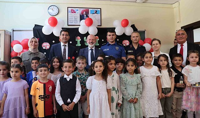 Başkan Çolakbayrakdar, öğrencilerin karne sevincine ortak oldu