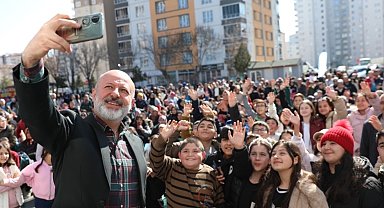 Başkan Çolakbayrakdar: "Evlatlarımızın geleceğine ışık tutuyoruz"