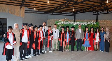 Başkan Dilsiz, mezuniyet töreninde öğrencilerin sevincine ortak oldu