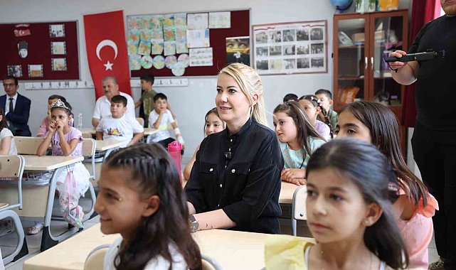 Başkan Doğan miniklerin karne gününde yalnız bırakmadı