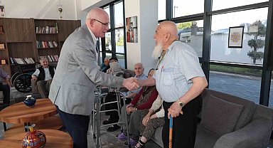 Başkan Kazım Kurt'tan 'Koca Çınarlar'a bayram ziyareti