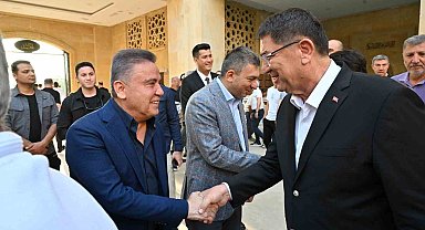 Başkan Muhittin Böcek protokol ve vatandaşlarla bayramlaştı