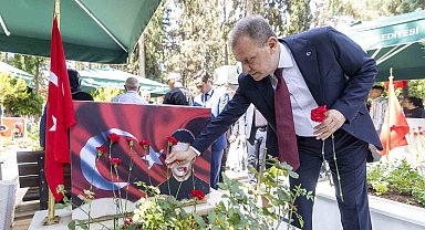 Başkan Seçer, şehitliği ziyaret etti, protokolle bayramlaştı