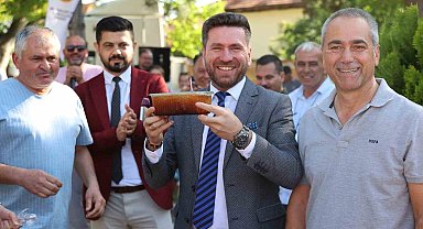 Başkan Tatık'a kar helvalı sürpriz doğum günü kutlaması