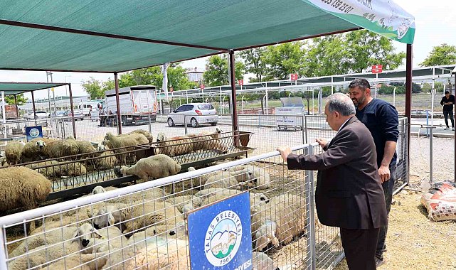 Başkan Yalçın'dan kurban pazarı ziyareti: "Bu alan hem emeğin hem duaların buluşma noktası"