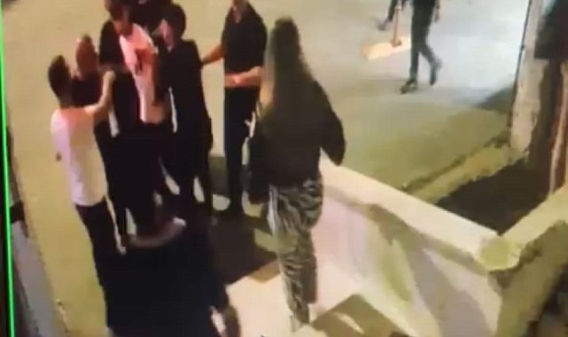 Batman'da 17 yaşındaki gencin bıçaklı saldırıya uğradığı anlar kamerada