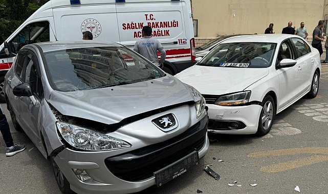 Batman'da iki otomobil çarpıştı: 3 yaralı