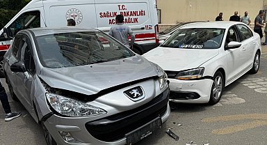 Batman'da iki otomobil çarpıştı: 3 yaralı