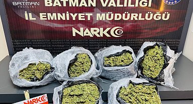 Batman'da kilim arasına zulalanmış 5 kilo skunk ele geçirildi: 1 tutuklama