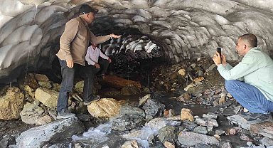 Batman'da sıcaktan bunalan vatandaşlar soluğu kar tünellerinde alıyor