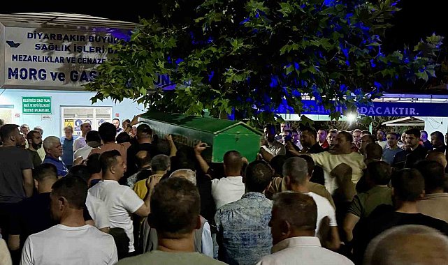 Batman'da trafik kazasında hayatını kaybedenlerden Fesih Barut Diyarbakır'da defnedildi