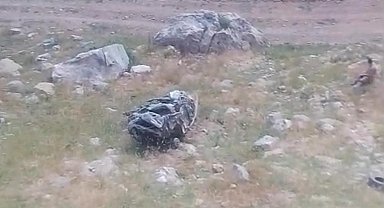 Batman'ın Sason ilçesinde Mereto Dağı'ndaki kilisenin restorasyonu için keşfe çıkan ekibin aracı şarampole yuvarlandı. Bilirkişilerin olduğu araçtan ilk belirlemelere göre 3 kişi kaybetti.