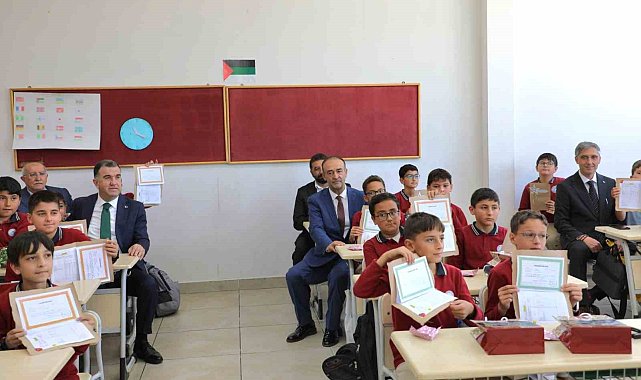 Bayburt'ta 14 bin 103 öğrenci karne sevinci yaşadı