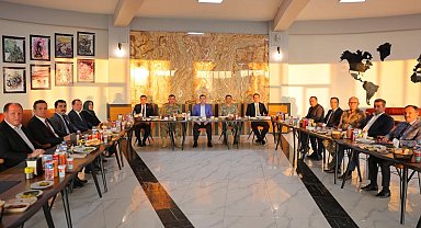 Bayburt'ta garnizon komutanı ve 2 ilçenin kaymakamları için veda yemeği düzenlendi