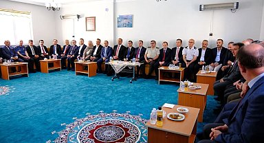 Bayburt'ta vatandaşlar ve protokol üyeleri geleneksel bayramlaşma programında bayramlaştı