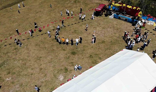 Bayburt'un 2 bin 114 rakımlı dağ köyünde ilk kez düzenlenen piknik şöleni renkli görüntülere sahne oldu