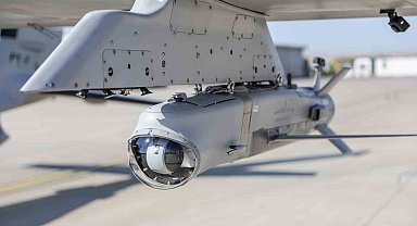 Bayraktar AKINCI'dan atılan KEMANKEŞ 1 hava hedeflerini tam isabetle vurdu