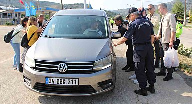 Bayram için yola çıkan sürücülere Amasya çöreği jesti