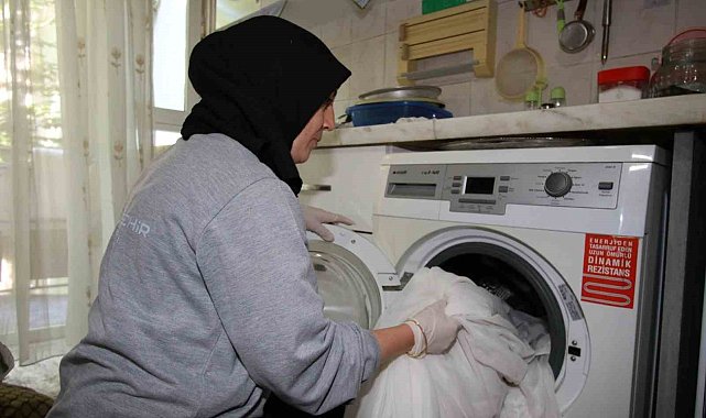 Bayram öncesi evde bakım hizmetiyle yaşlı ve engellilerin yüzü güldü