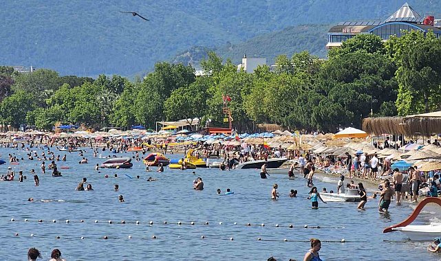 Bayramda Erdek'e ziyaretçi akını, sahiller tıklım tıklım