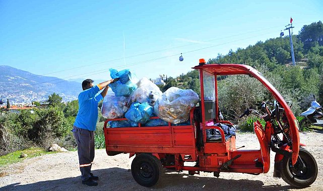 Bayramda tatilciler Alanya'ya 5 bin ton atık bıraktı