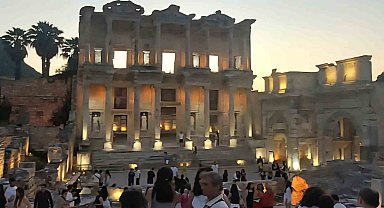 Bayramda yüz binlerce insan kültürel rotalara yöneldi