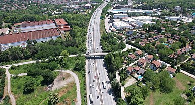 Bayramın dönüş çilesi: Otoyoldaki yoğunluk havadan görüntülendi