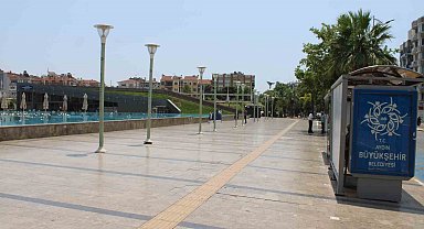 Bayramın ilk günü sıcak hava ile birlikte sokaklar boş kaldı