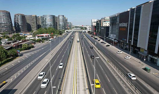 Bayramın ilk gününde yollar boş kaldı
