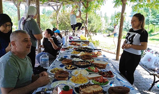 Bayramın son gününde mesirelik alanlarda piknikçiler ile doldu