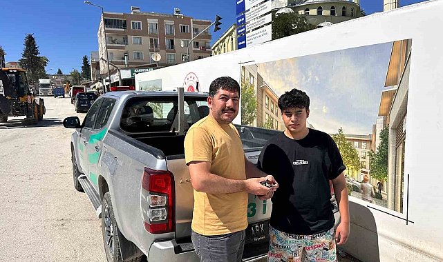 Besni'de yaralı halde bulunan ağaçkakan koruma altına alındı